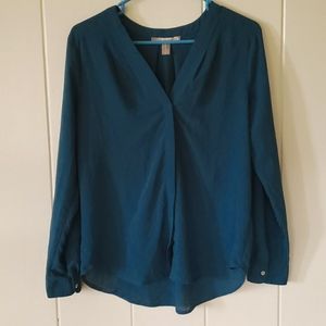 Forever 21 Womens Blue Long Sleeve Hidden Bitton Down Hi-lo. Size M